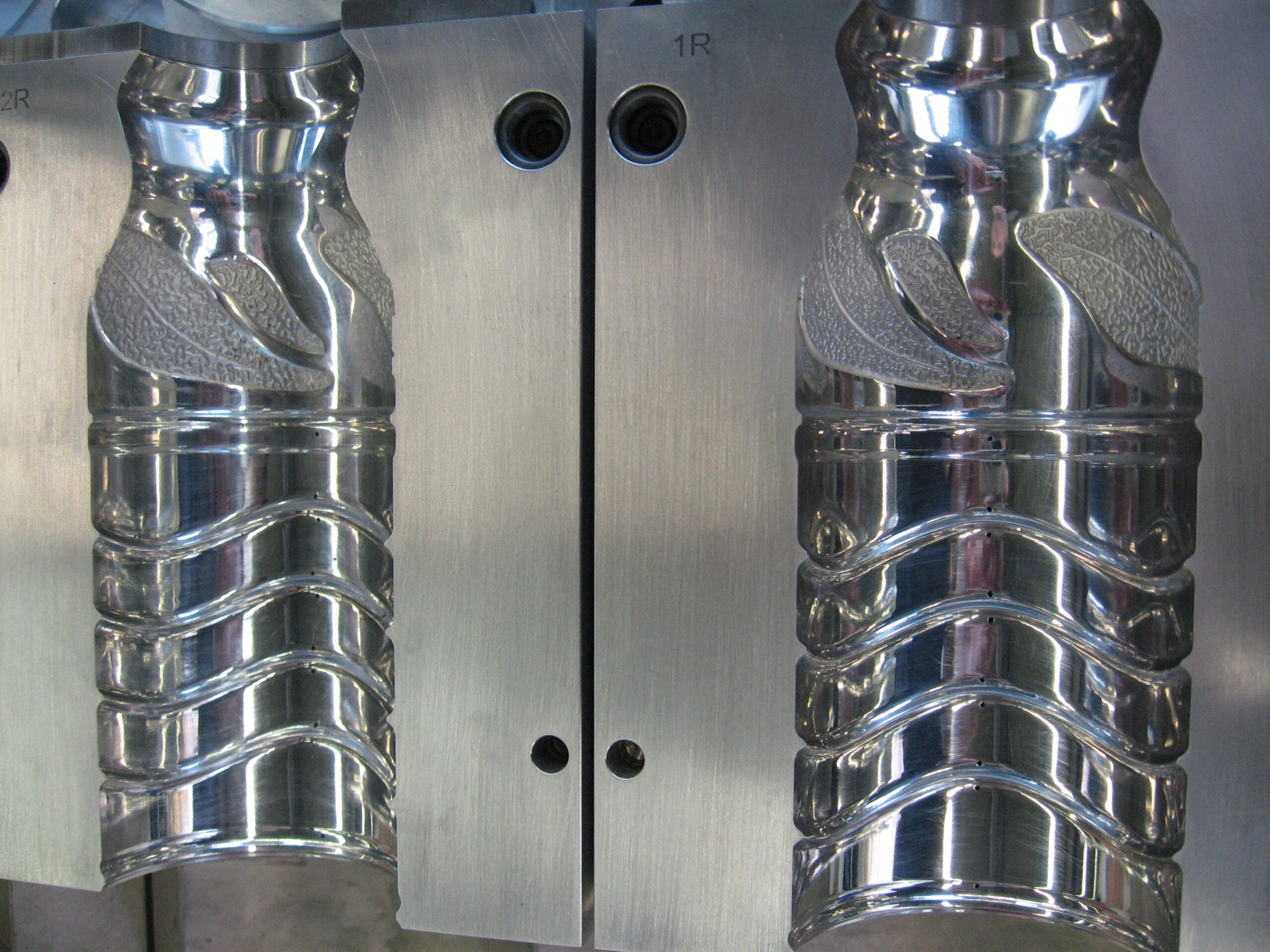 Blow mold for PET bottle