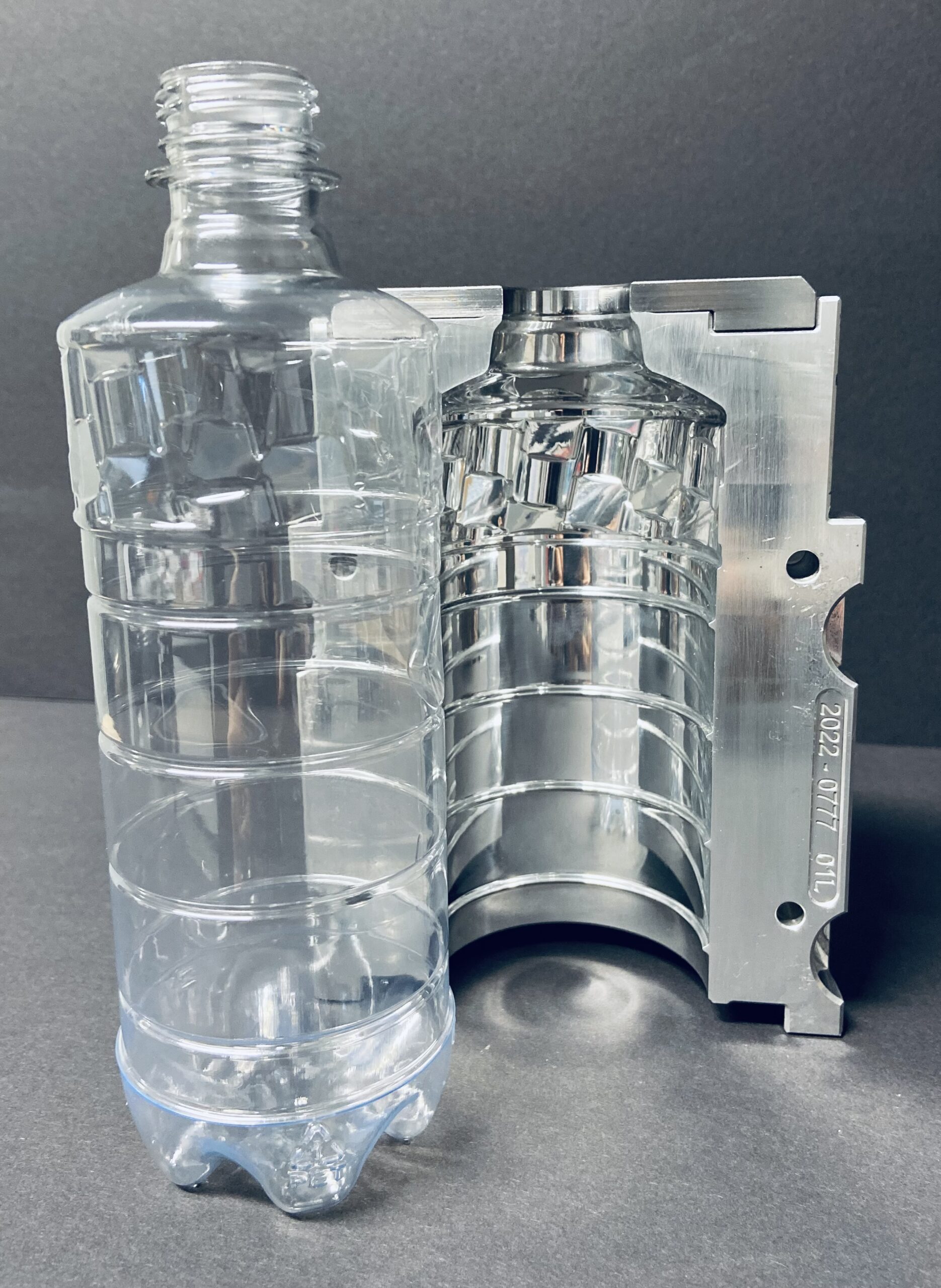 a blow mold and the corresponding plastic bottle
